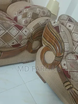 সুন্দর সোফা, নতুনসোফা কিনবো তাই টাকার প্রয়োজন।
