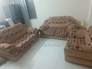 সুন্দর সোফা, নতুনসোফা কিনবো তাই টাকার প্রয়োজন।