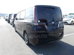 Toyota Esquire 2021 Purple