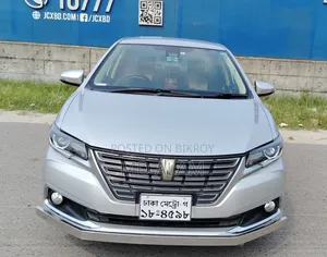 Toyota Premio 2018 Silver