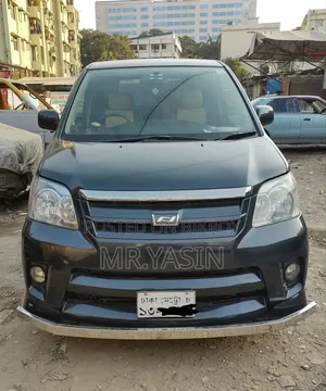 Toyota Noah 2.0 Front Wheel Drive (8 Seater) 2005 Black
