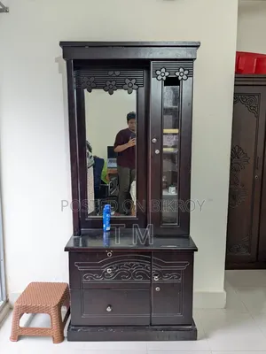 ডেসিং টেবিল