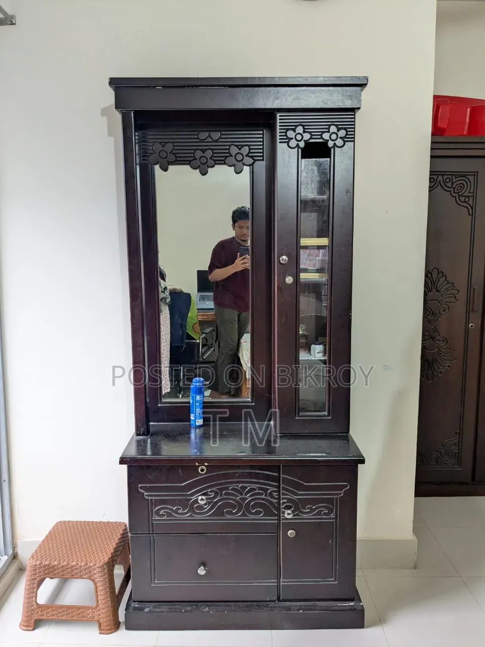 ডেসিং টেবিল