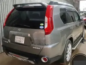 নিসান এক্স-ট্রেইল ২.০ পেট্রোল এক্সই ২০১২ ধূসর