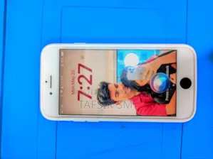 Apple iPhone SE 128 GB White