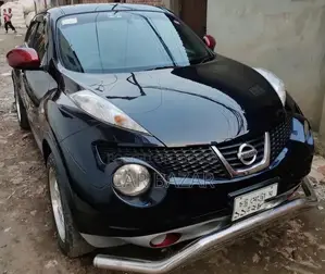 নিসান জুক ২০১২ কালো