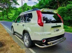 নিসান এক্স-ট্রেইল ২০১১ অফ হোয়াইট