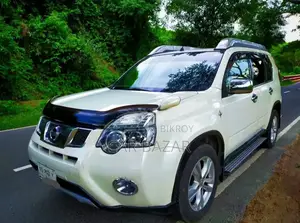 নিসান এক্স-ট্রেইল ২০১১ অফ হোয়াইট