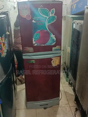 341 Liter running Walton fridge for sale.