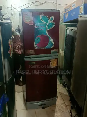 341 Liter running Walton fridge for sale.