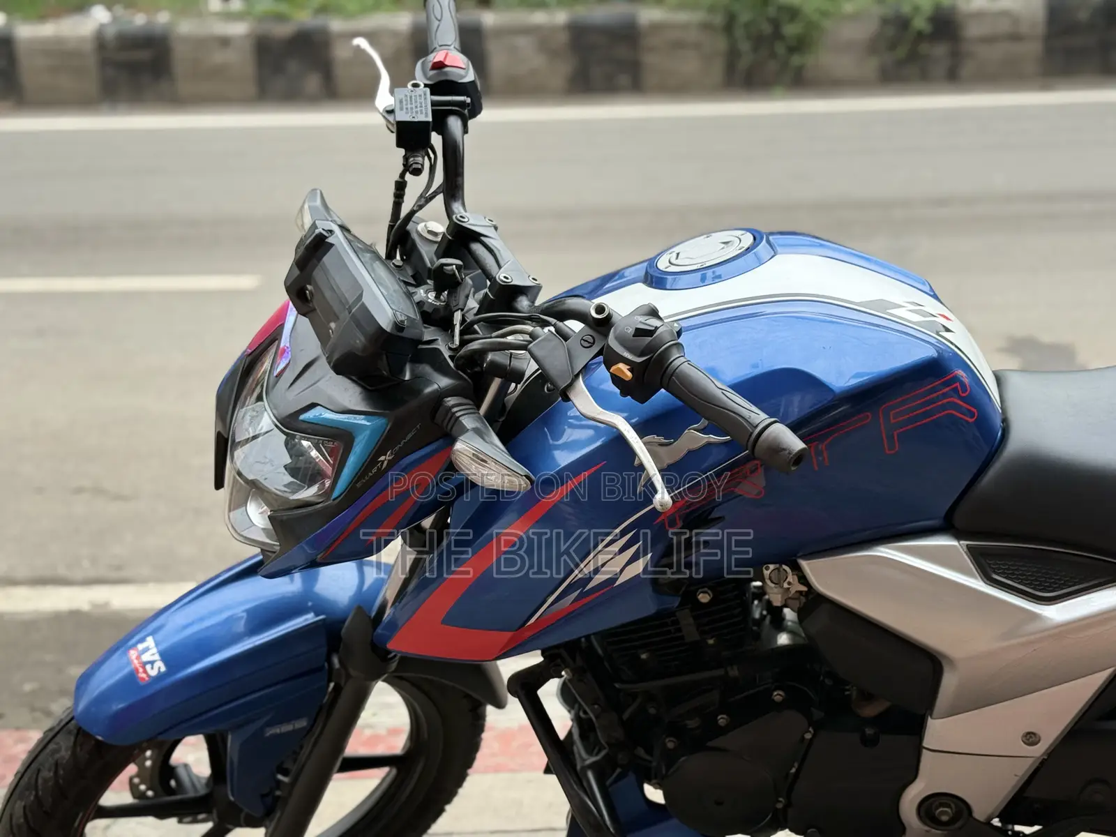 TVS Apache 160 4V 2023 Blue