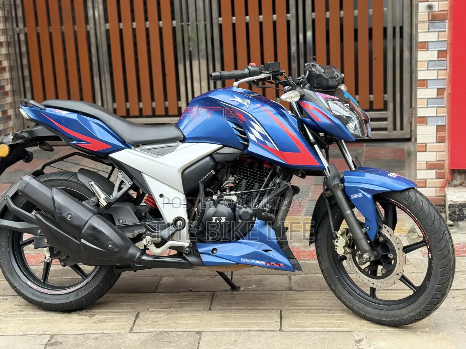 TVS Apache 160 4V 2023 Blue
