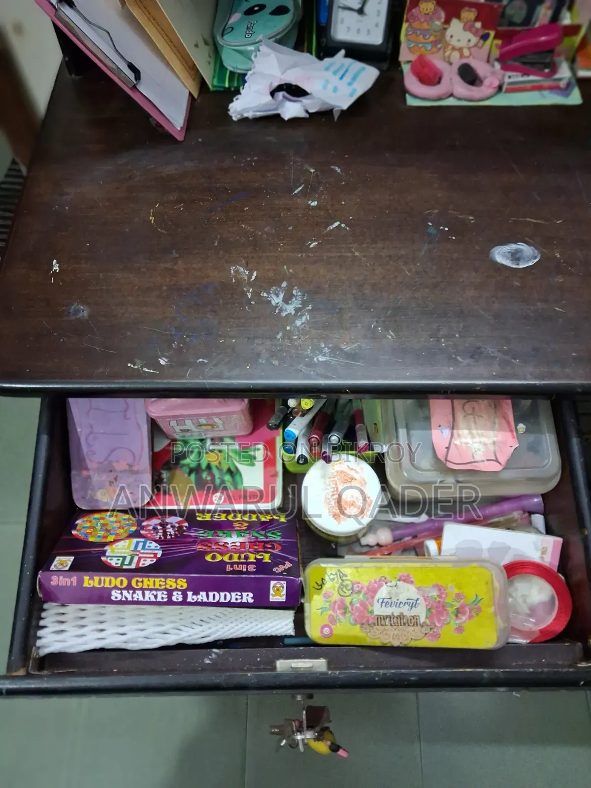 পড়ার টেবিল