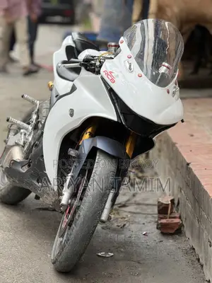 নতুন Suzuki GSX-R150 ২০২১ হোয়াইট
