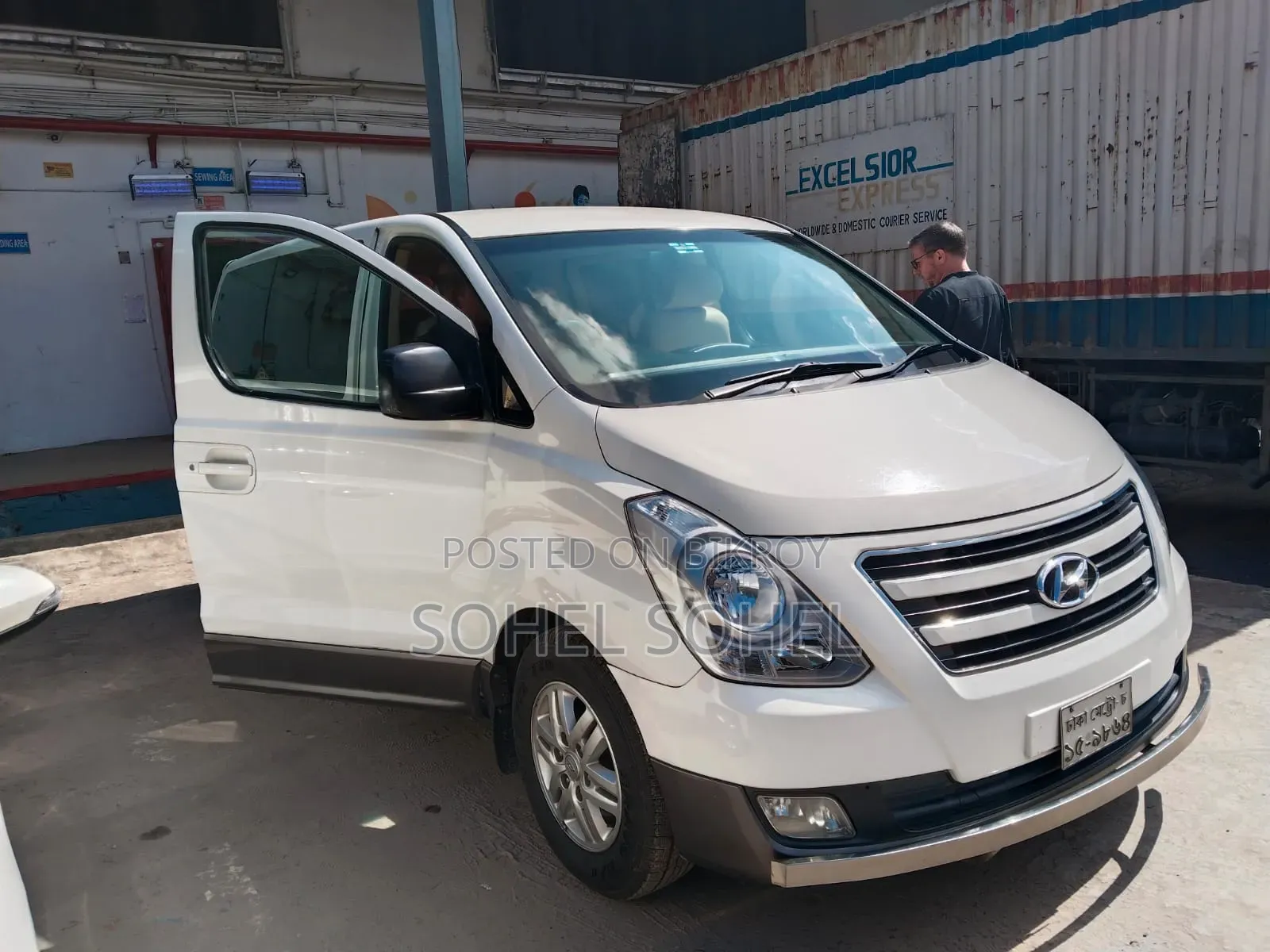 Hyundai H1 2016 White