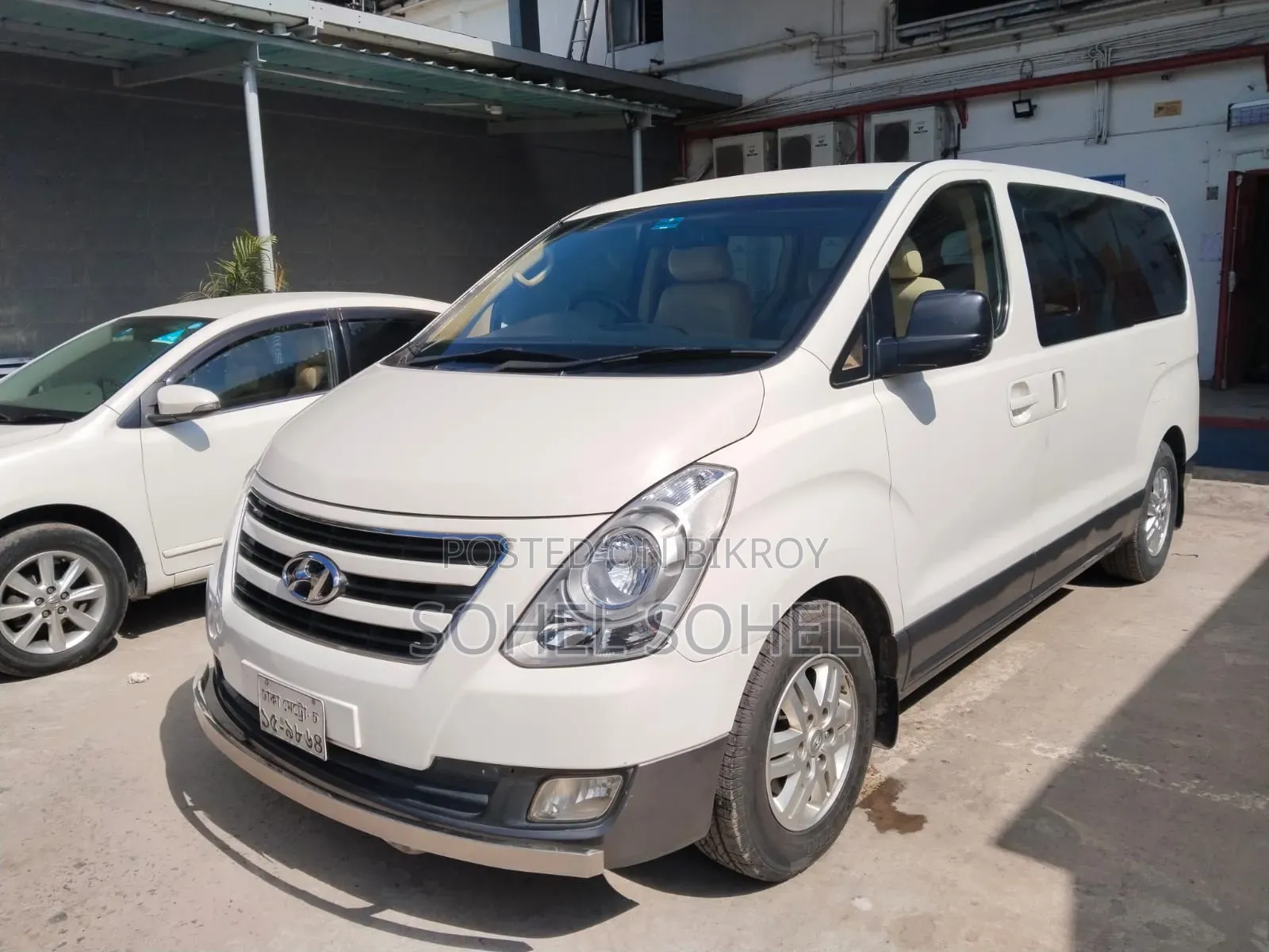 Hyundai H1 2016 White