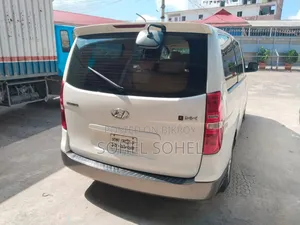 Hyundai H1 2016 White