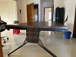 লম্বা- ৮ ফিট পাশে- ৫ ফিট উচ্চতা- ৩ ফিট ২ ইঞ্চহি Office Table