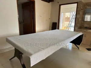 লম্বা- ৮ ফিট পাশে- ৫ ফিট উচ্চতা- ৩ ফিট ২ ইঞ্চহি Office Table