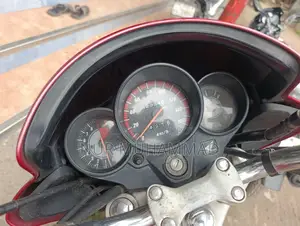 Honda CB 2011 Red