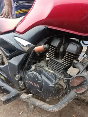 Honda CB 2011 Red