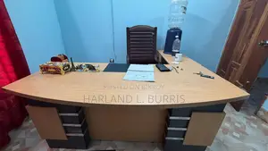 অফিস বস টেবিল চেয়ার এবং ফার্নিচার