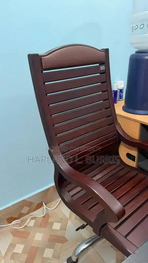 অফিস বস টেবিল চেয়ার এবং ফার্নিচার