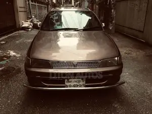 Toyota Corolla 2.0 Sedan 1993 Gold