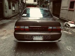 Toyota Corolla 2.0 Sedan 1993 Gold