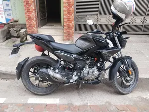 হিরো এক্সট্রিম ১২৫আর ২০২৫ ব্ল্যাক