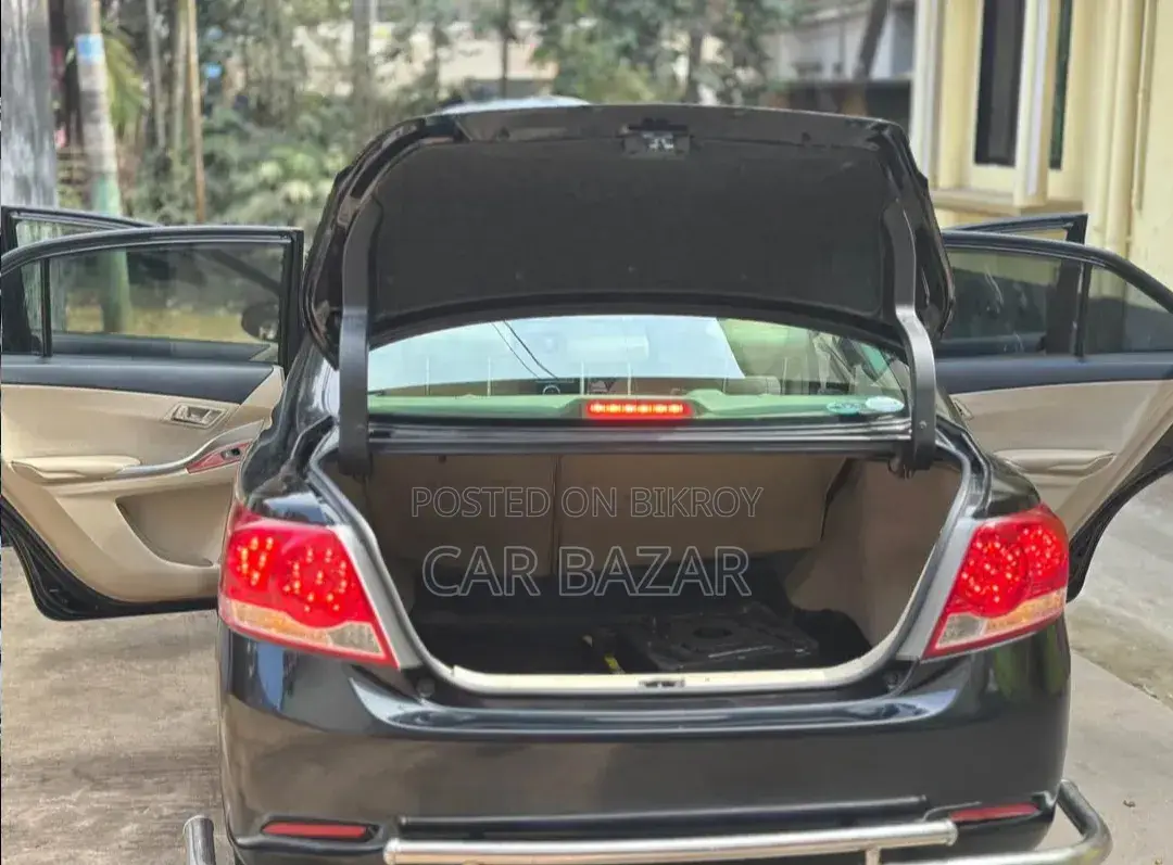 টয়োটা অ্যালিয়ন ২০১৫ কালো
