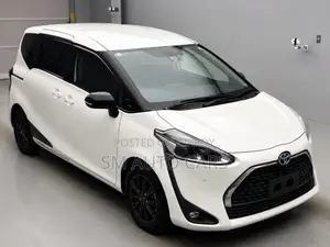 Toyota Sienta 1.5 Hybrid FWD 2021 Pearl