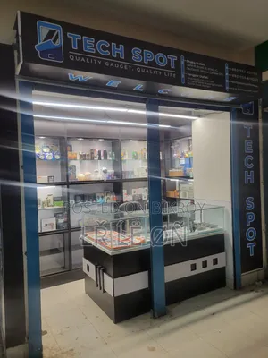 মোবাইল দোকানের আসবাবপত্র
