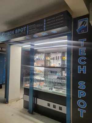 মোবাইল দোকানের আসবাবপত্র