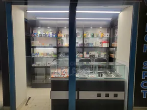 মোবাইল দোকানের আসবাবপত্র