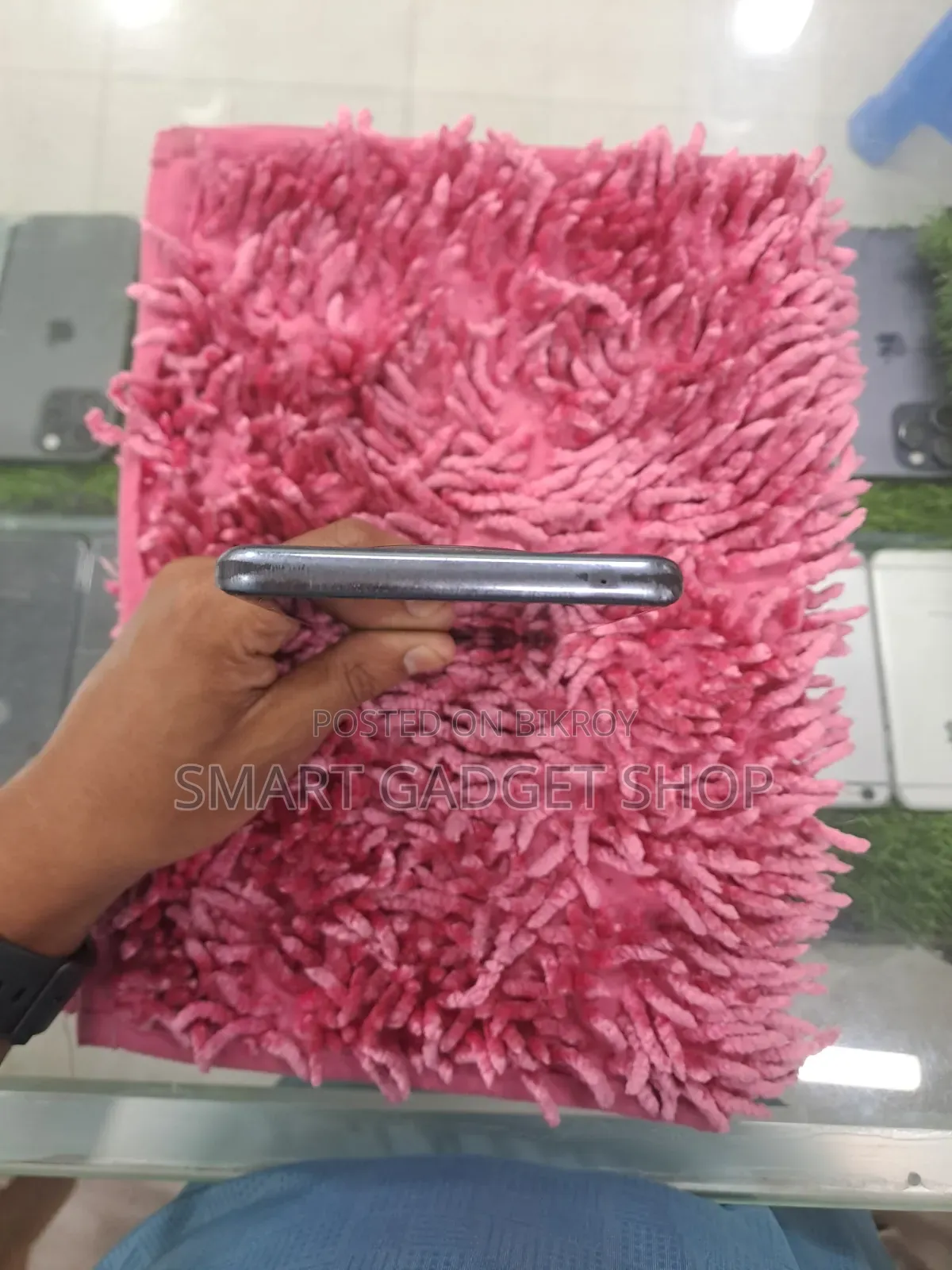 রিয়েলমি ১২৮ জিবি নীল