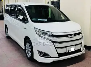 টয়োটা নোয়াহ ১.৮ ফ্রন্ট-হুইল ড্রাইভ হাইব্রিড (৭ সিটার) ২০১৭ হোয়াইট