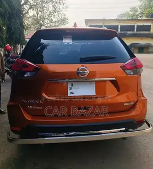 নিসান এক্স-ট্রেইল ২.০ হাইব্রিড ফ্রন্ট হুইল ড্রাইভ ২০১৭ কমলা