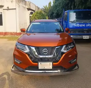 নিসান এক্স-ট্রেইল ২.০ হাইব্রিড ফ্রন্ট হুইল ড্রাইভ ২০১৭ কমলা