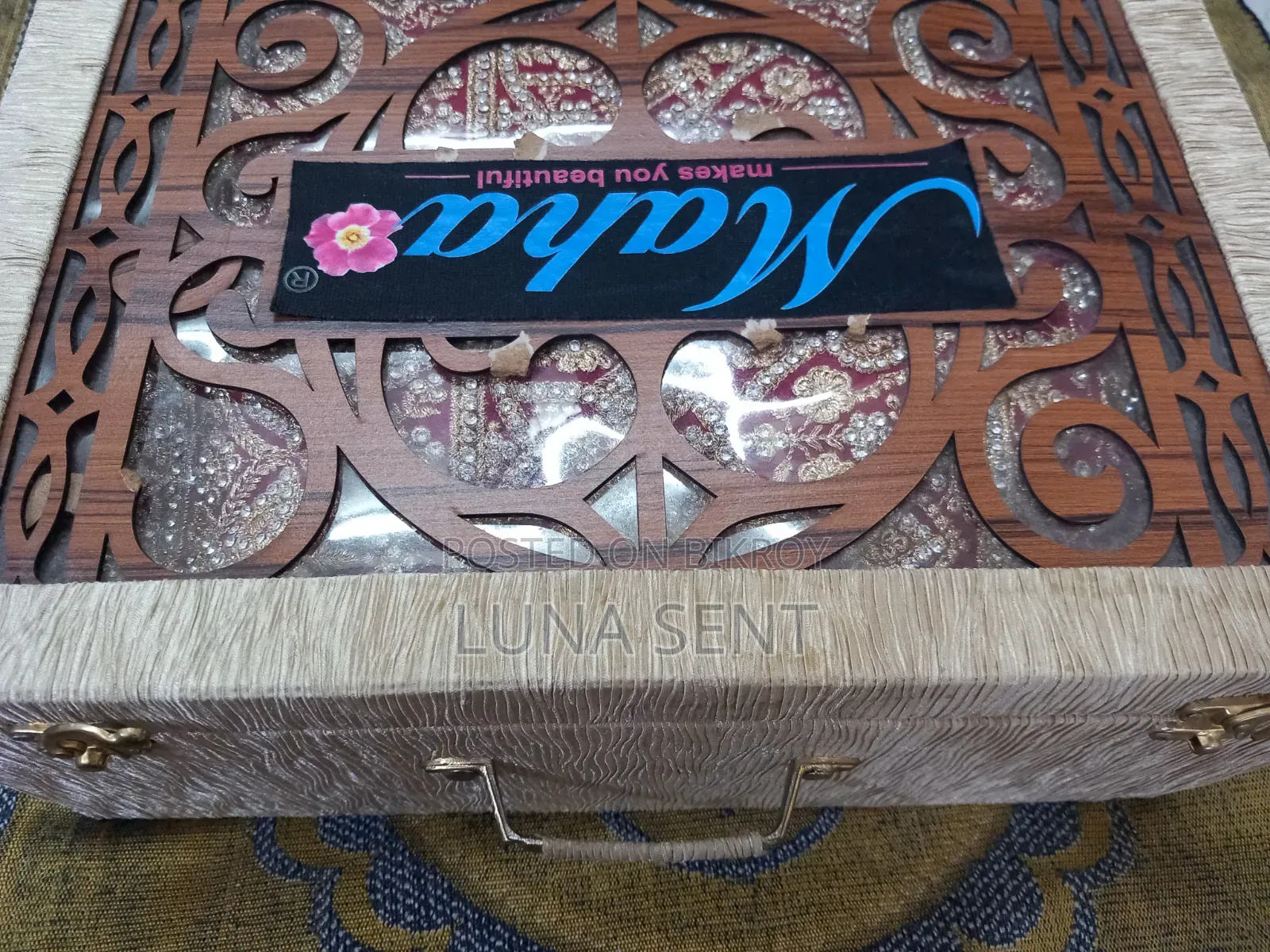 Saree, Blouse, Petticoat, Dupatta With Box and Heels.