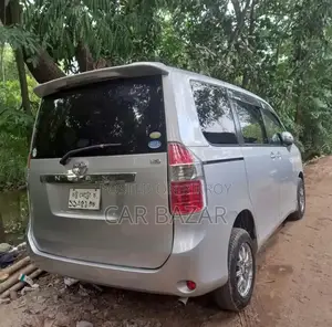 Toyota Noah 2.0 143hp FWD (8 Seater) 2007 Silver