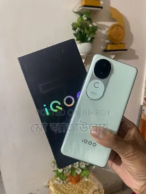 আইকিউওও ৮ জিবি