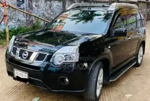 নিসান এক্স-ট্রেইল ২.০ পেট্রোল এক্সই ২০১২ কালো