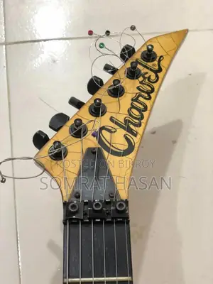 Charvel Desert Yellow Crakle Made In Japan