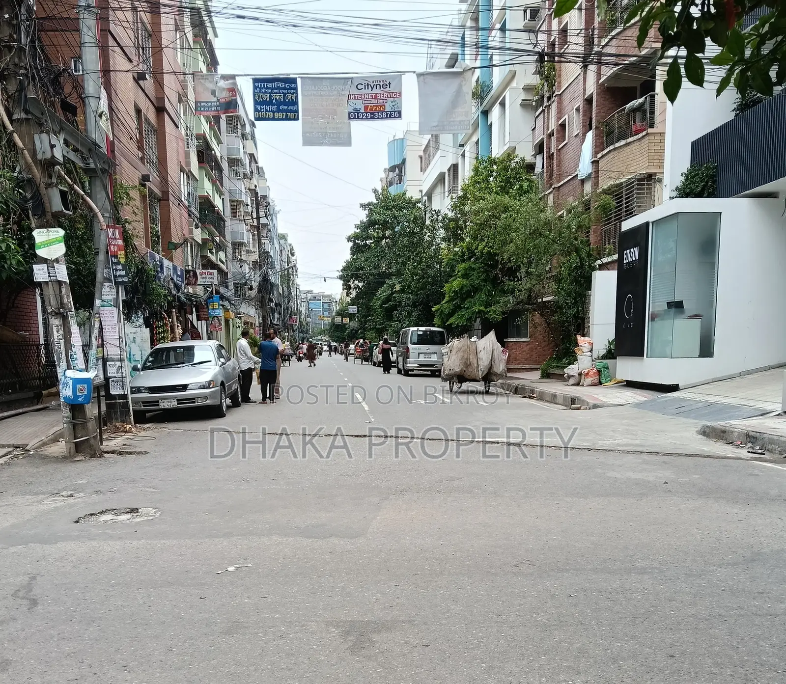 ৩০ ফুট রাস্তা ৫ কাঠা পার্ক সাউথ সেক্টর-১৩ তে