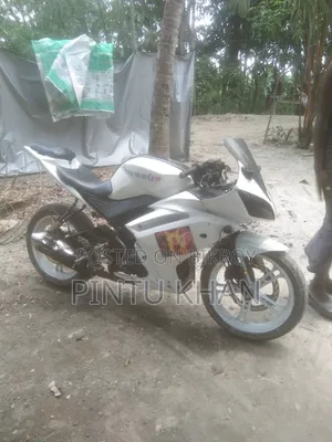 ইয়ামাহা আর১ ২০১৭ সাদা