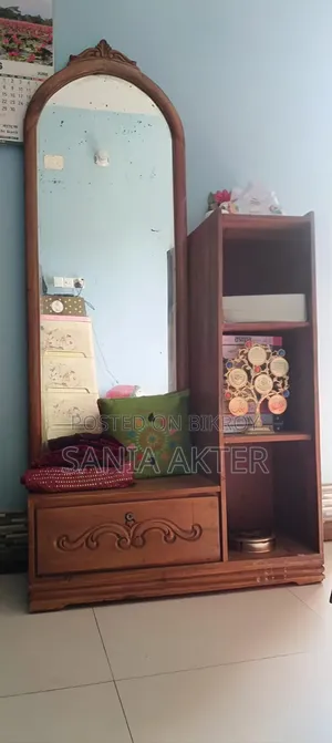 ড্রেসিং টেবিল
