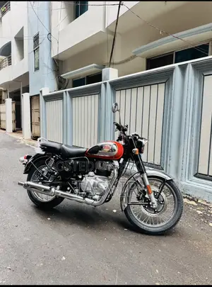 Royal Enfield Classic 350 2025 Red