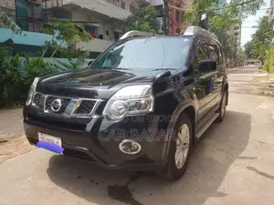 নিসান এক্স-ট্রেইল ২.০ পেট্রোল এক্সই ২০১১ কালো