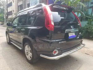 নিসান এক্স-ট্রেইল ২.০ পেট্রোল এক্সই ২০১১ কালো